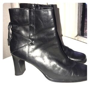Great leather tie up low boots heeled